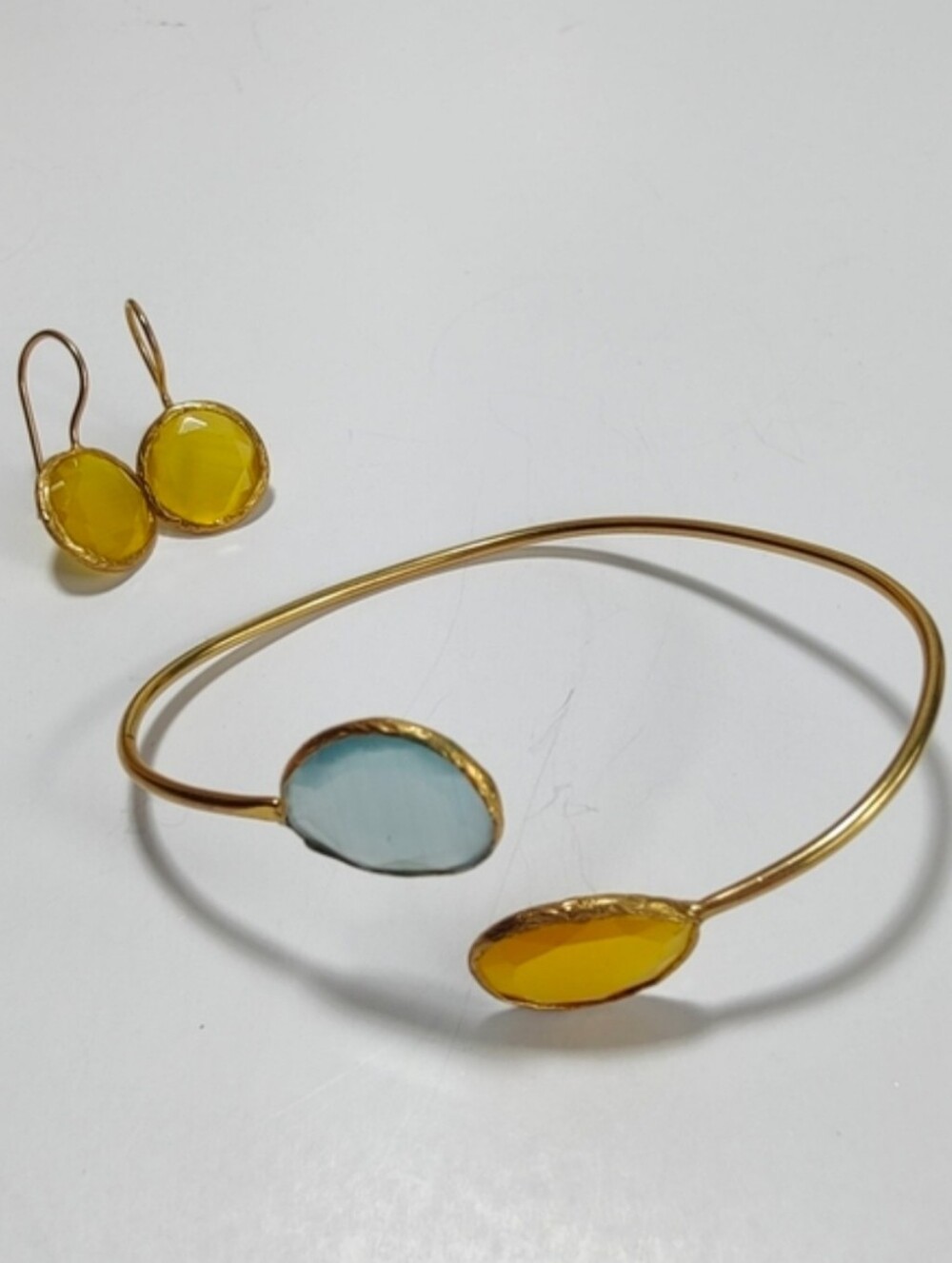 Faceted Glass Gold Tone Bracelet & Earrings Set Blue & Yellow Gemstone Look